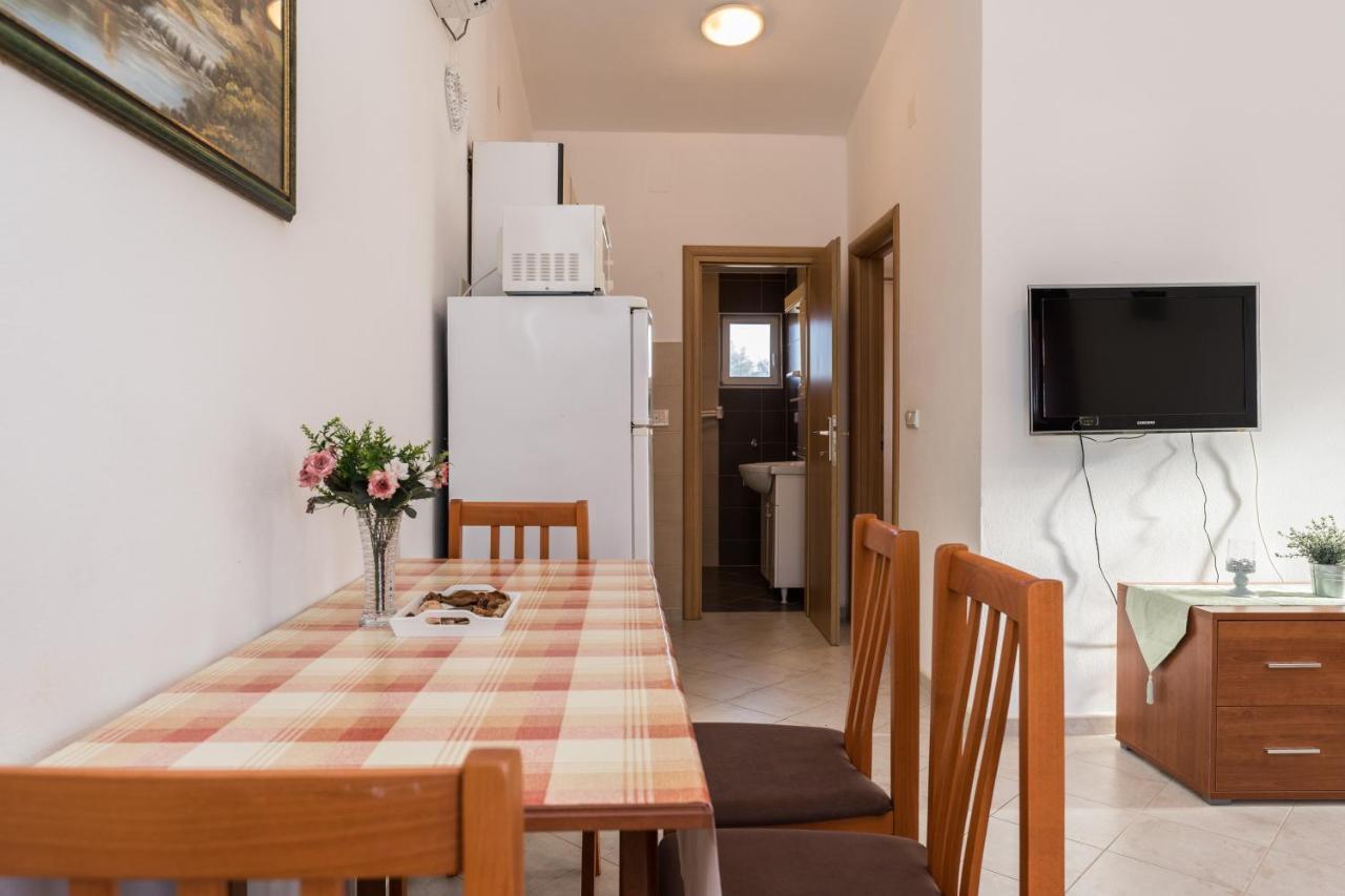 Apartmani Zarko Vir Eksteriør bilde